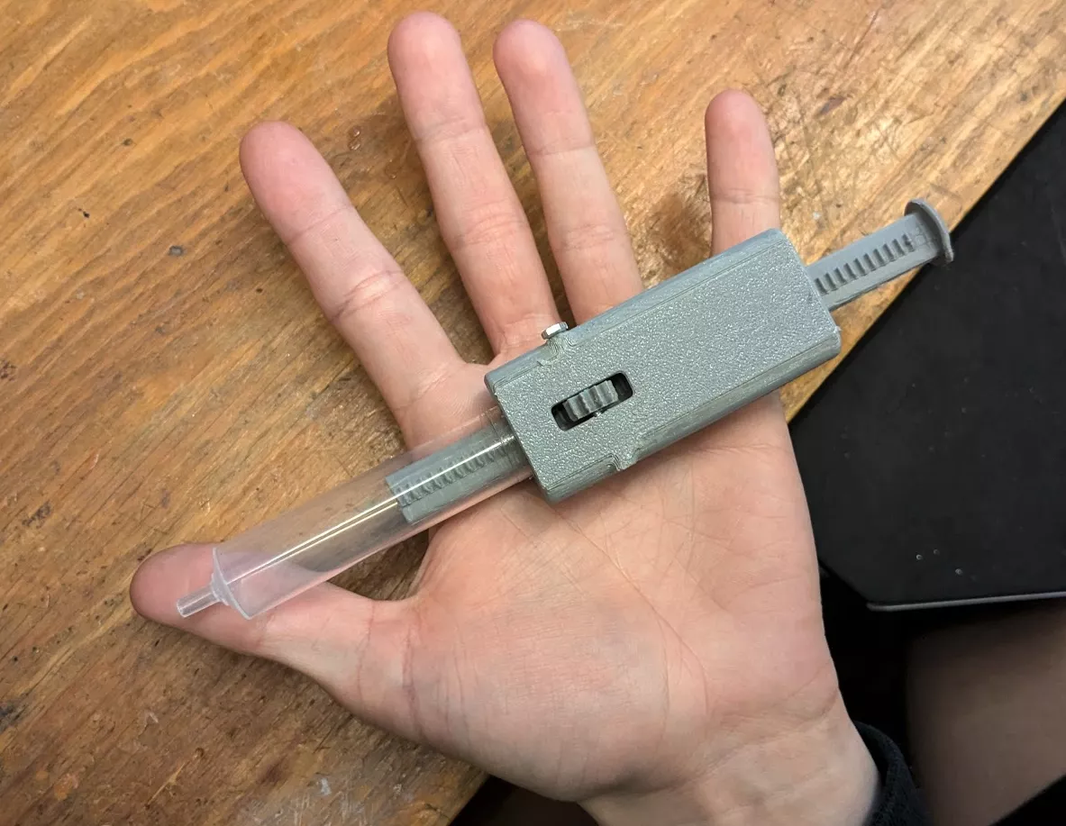 flux dispenser V1 in Hand